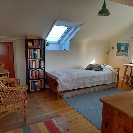 Ljust Boende, Egen Ingang Och Traedgard I Centrum Varberg Bagian luar foto