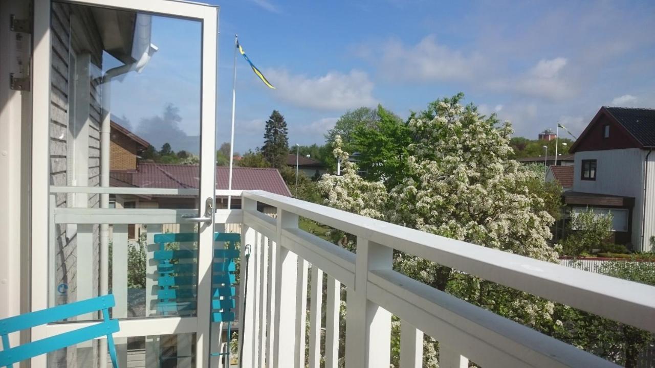 Ljust Boende, Egen Ingang Och Traedgard I Centrum Varberg Bagian luar foto