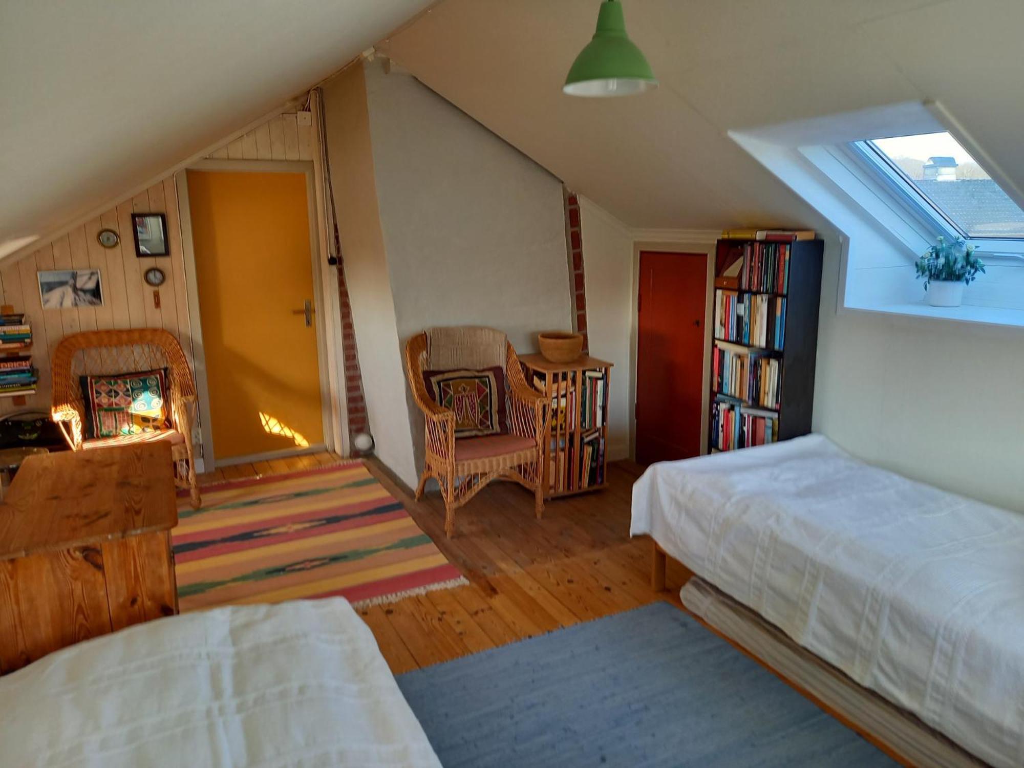 Ljust Boende, Egen Ingang Och Traedgard I Centrum Varberg Bagian luar foto
